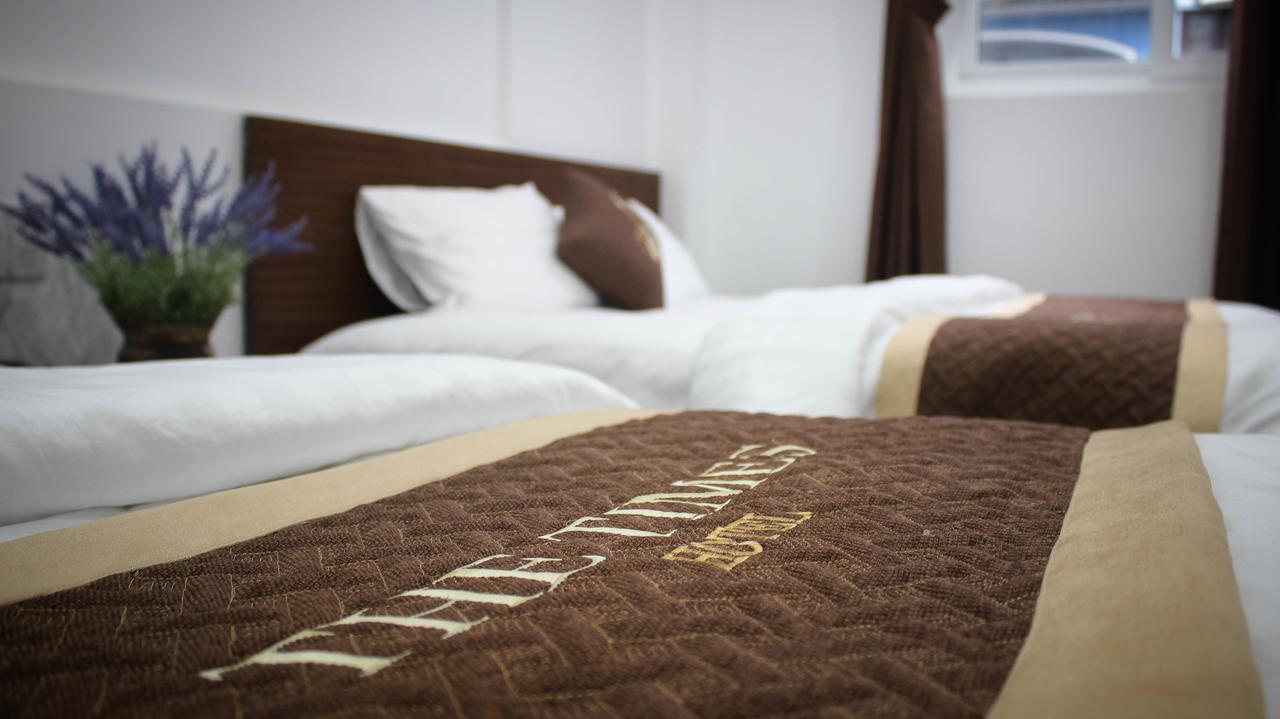 The Times Hotel Hue Bagian luar foto