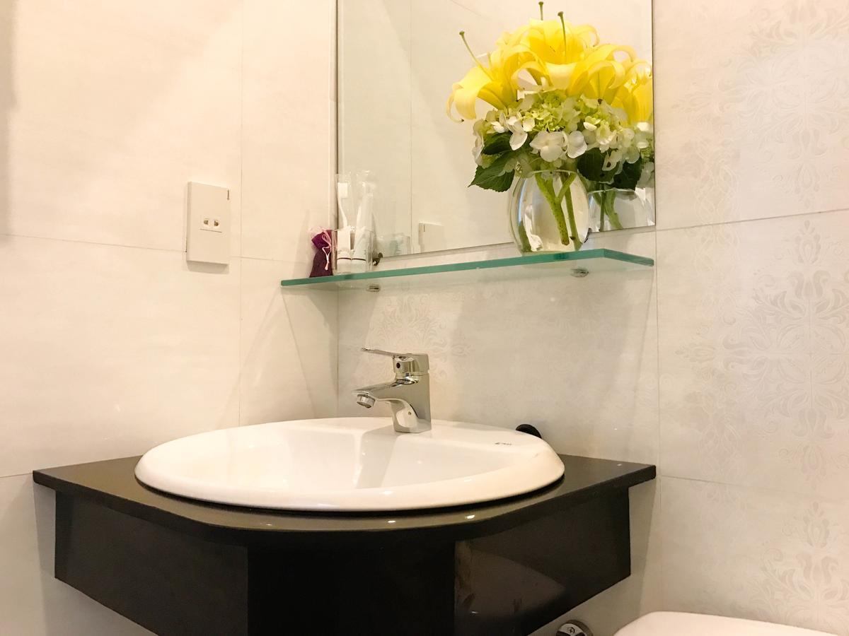The Times Hotel Hue Bagian luar foto