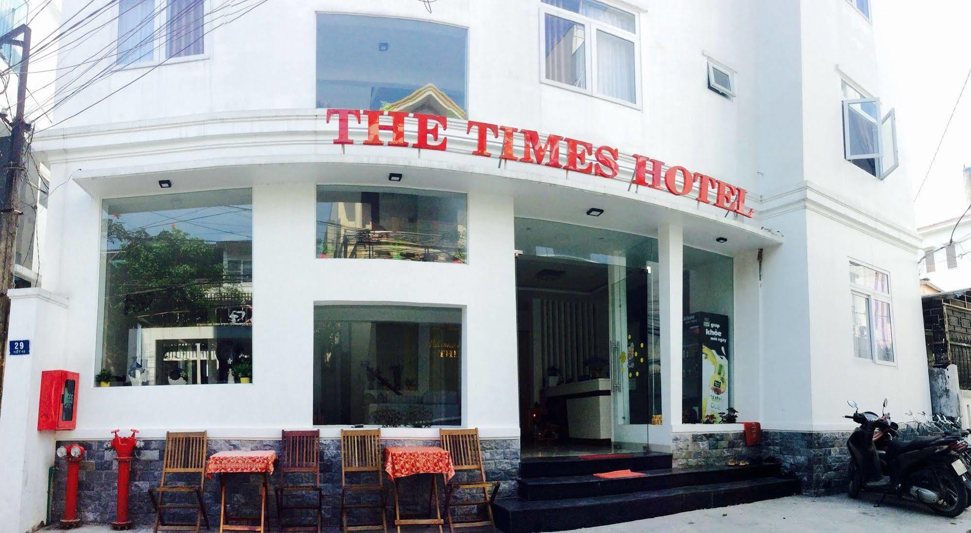 The Times Hotel Hue Bagian luar foto