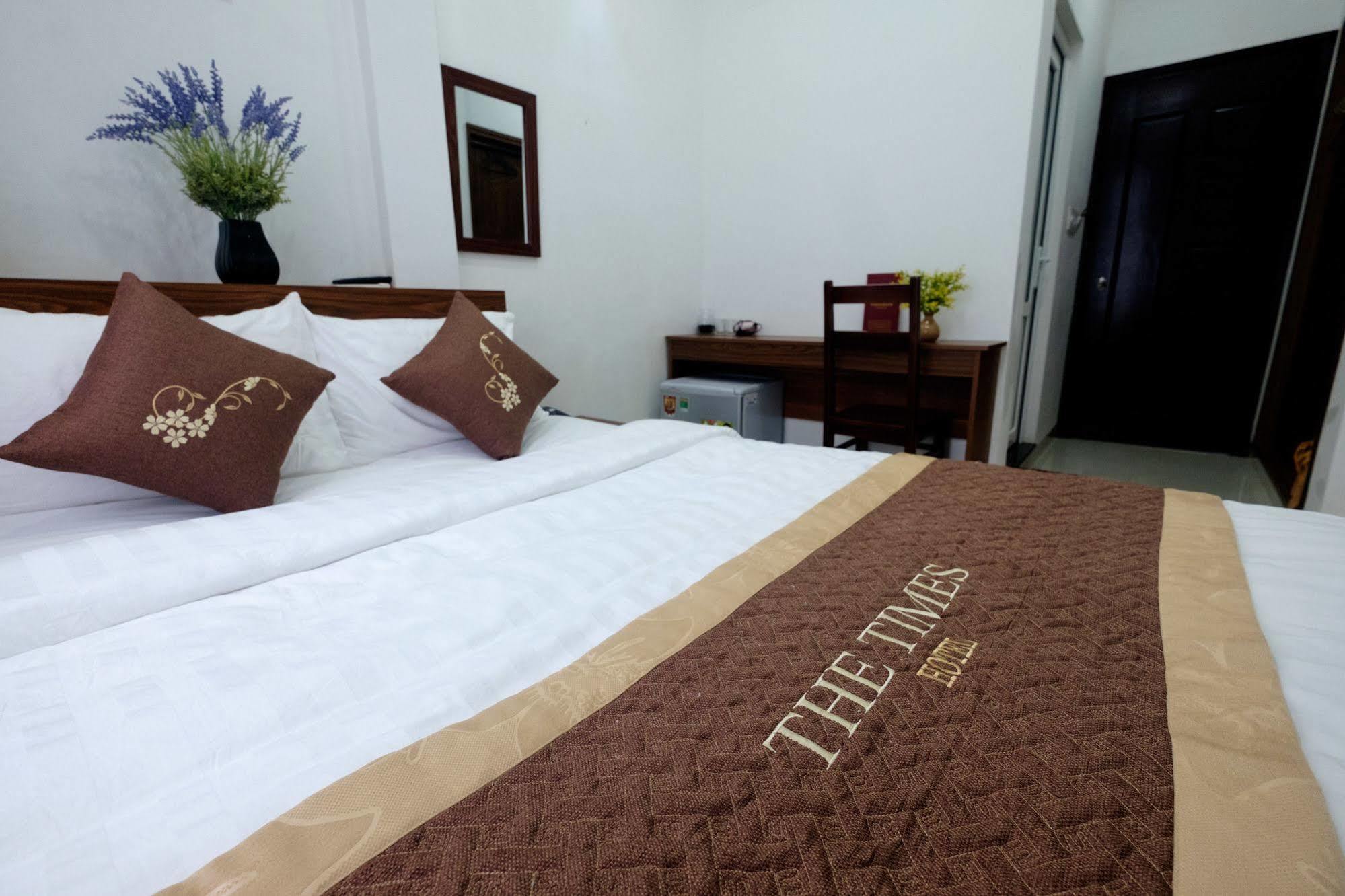 The Times Hotel Hue Bagian luar foto