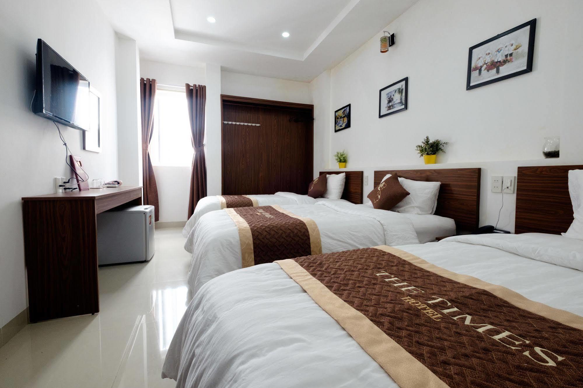 The Times Hotel Hue Bagian luar foto