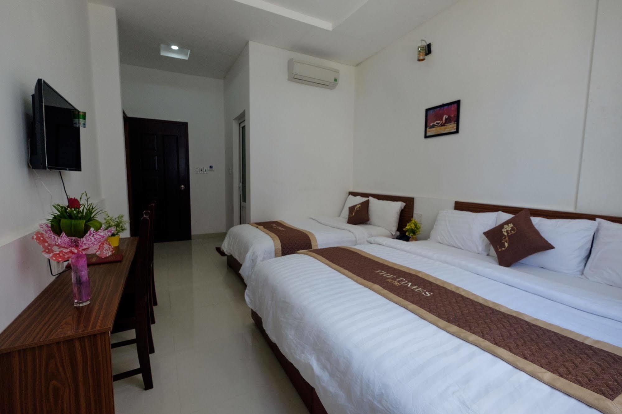 The Times Hotel Hue Bagian luar foto