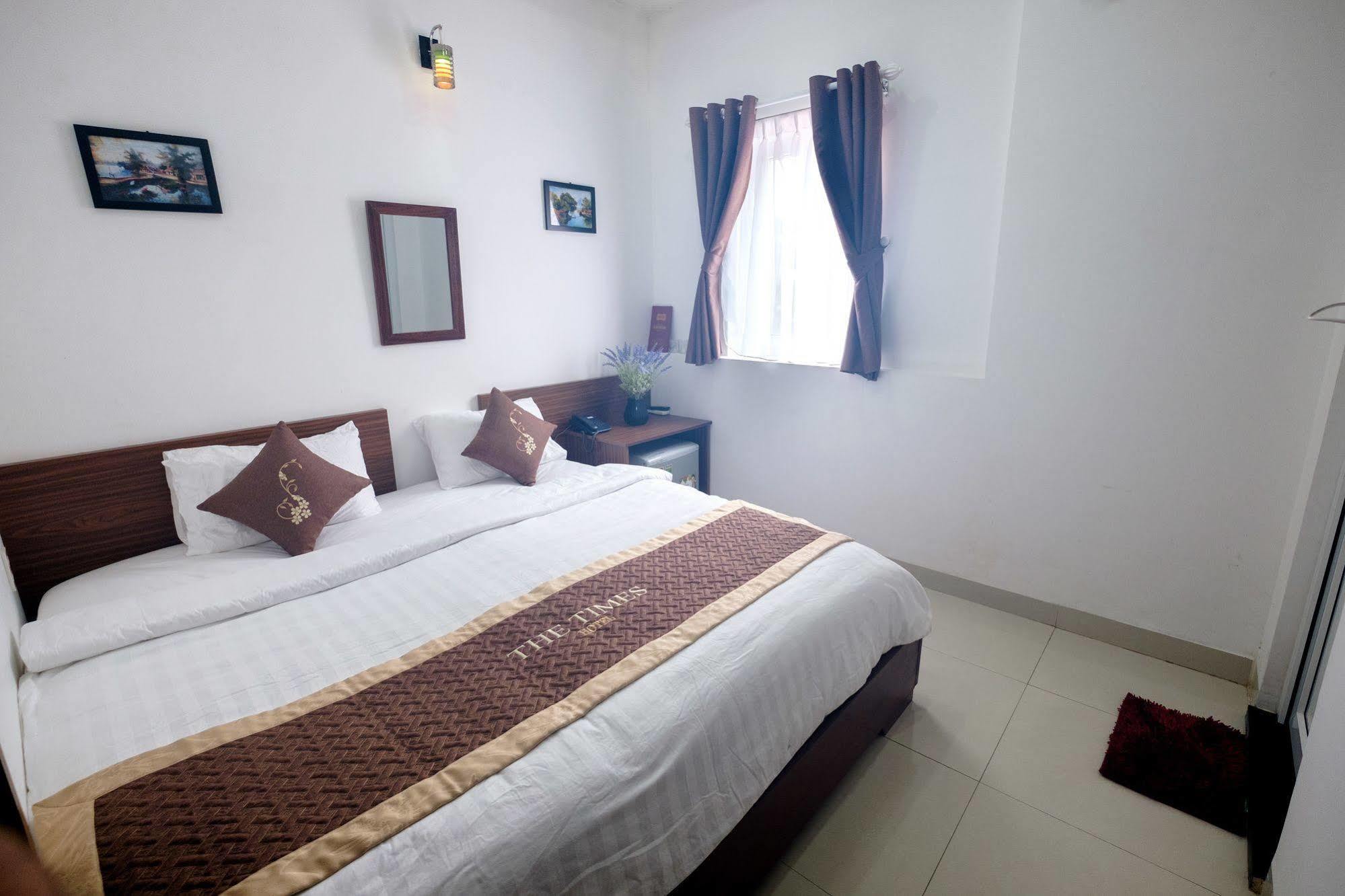 The Times Hotel Hue Bagian luar foto