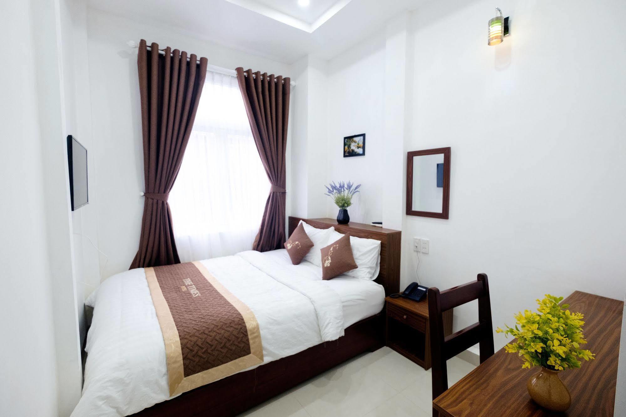The Times Hotel Hue Bagian luar foto