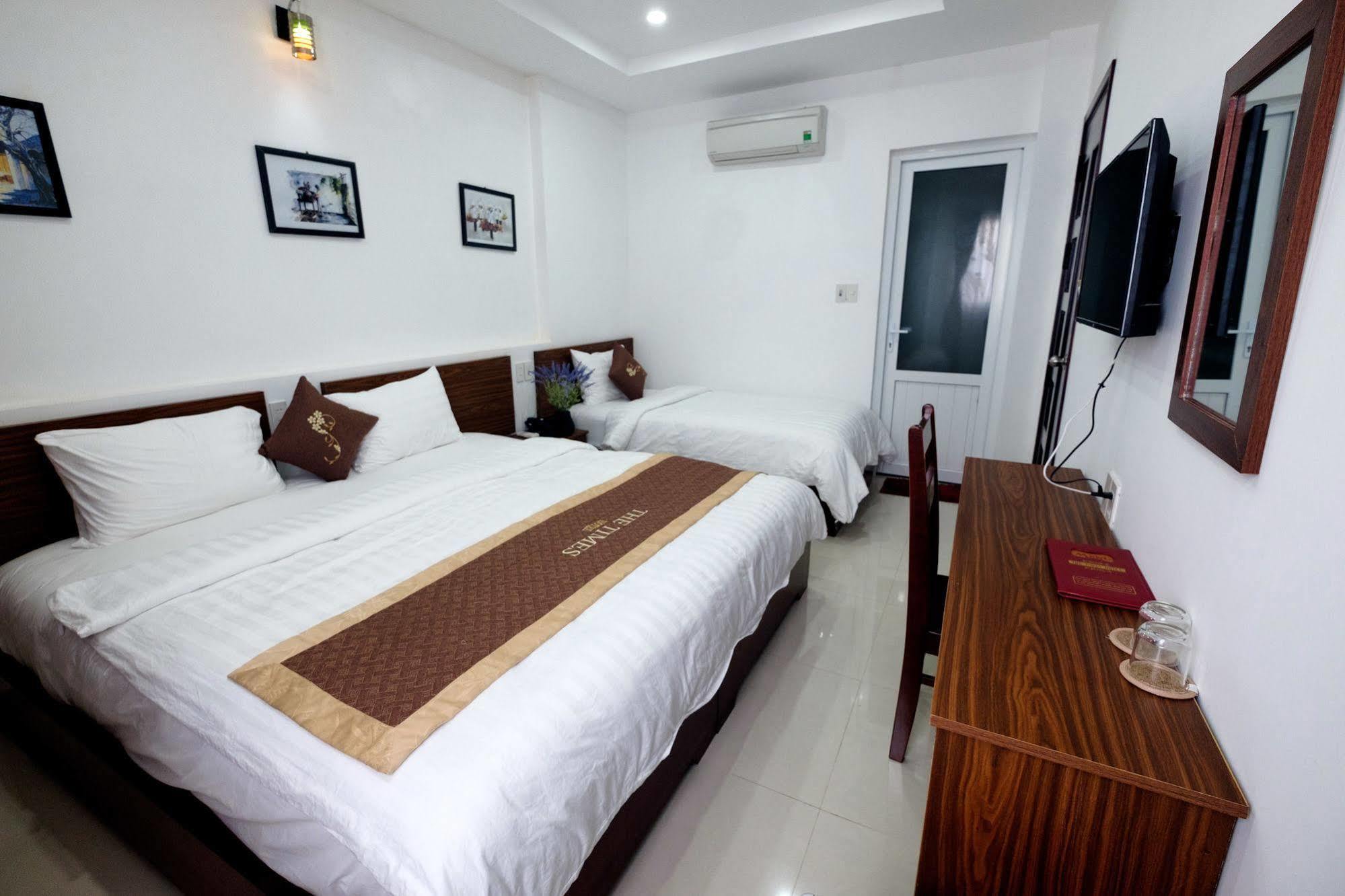 The Times Hotel Hue Bagian luar foto
