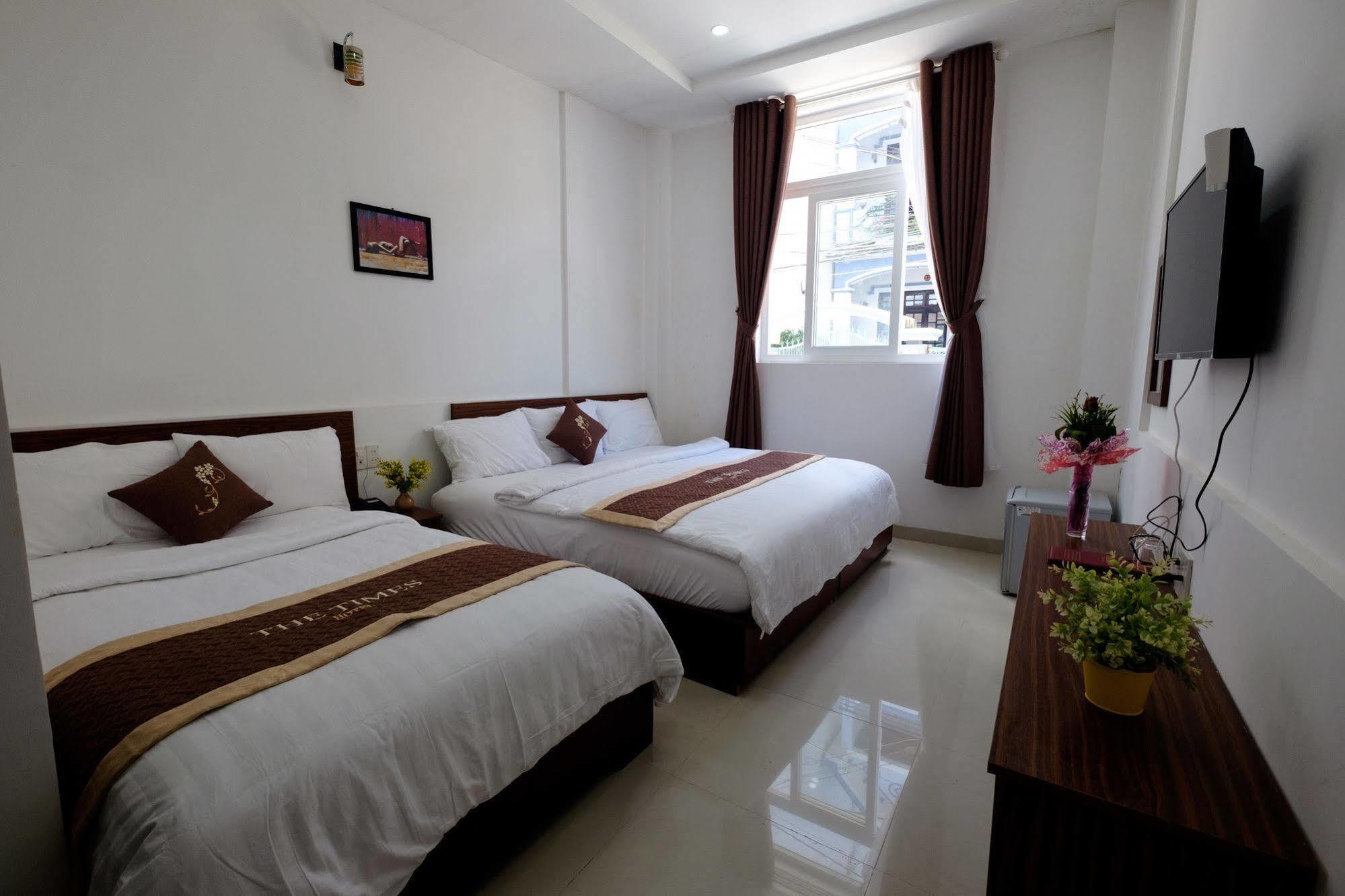 The Times Hotel Hue Bagian luar foto