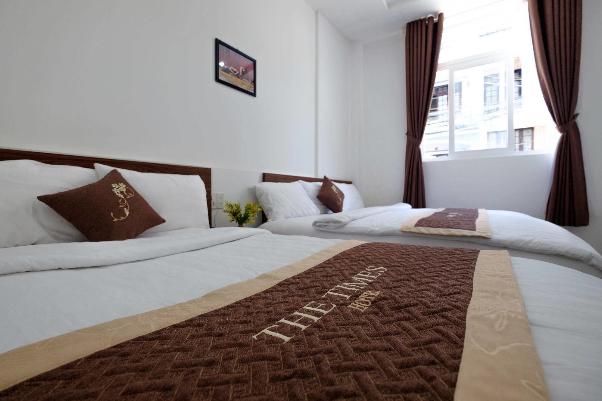The Times Hotel Hue Bagian luar foto