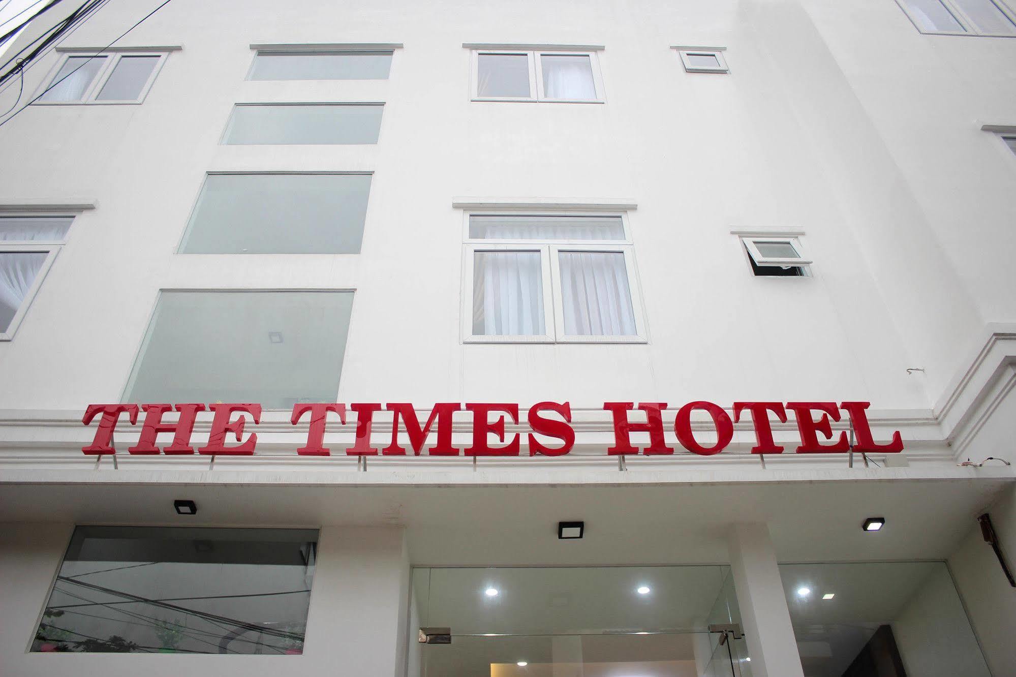The Times Hotel Hue Bagian luar foto