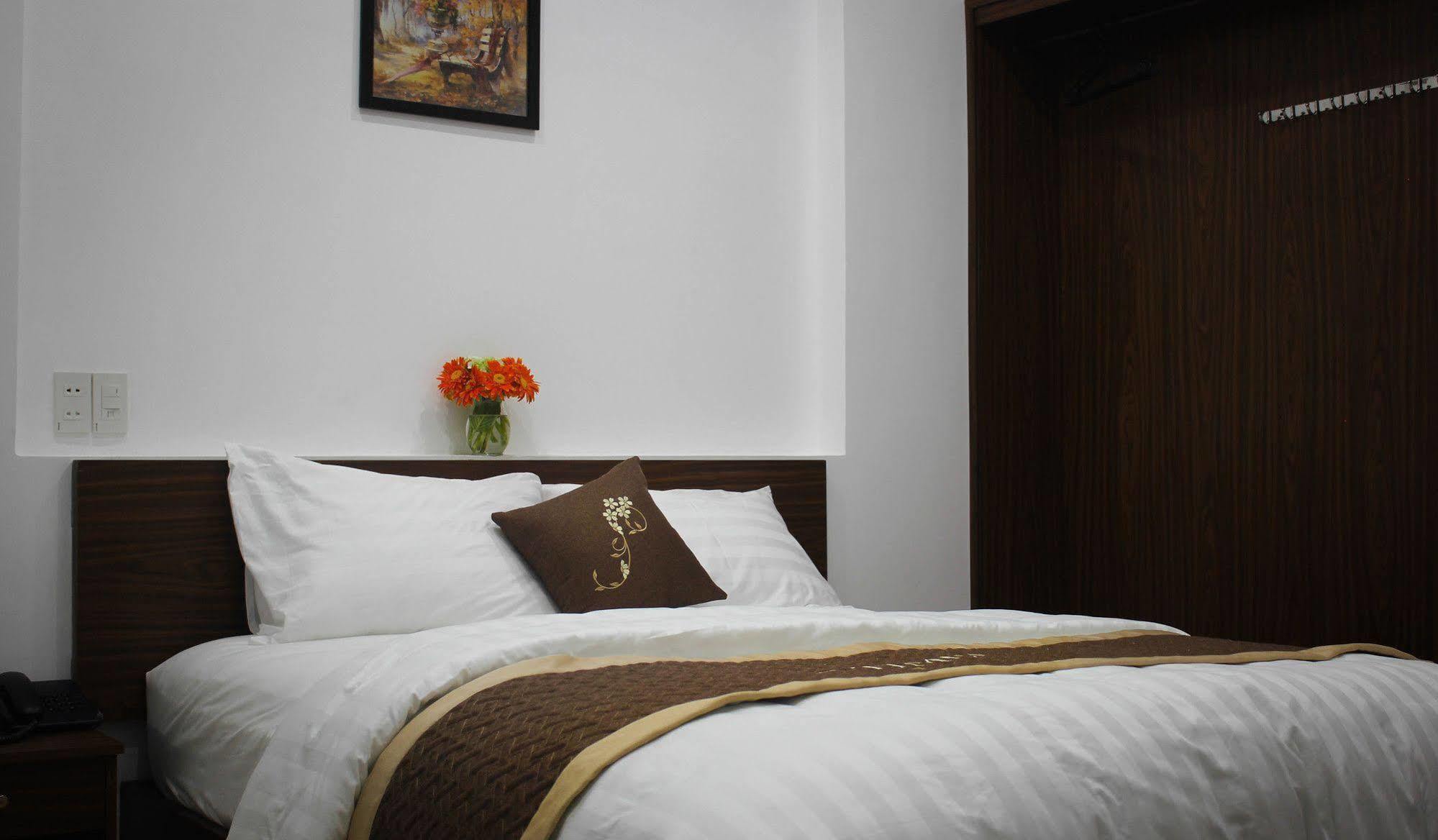 The Times Hotel Hue Bagian luar foto