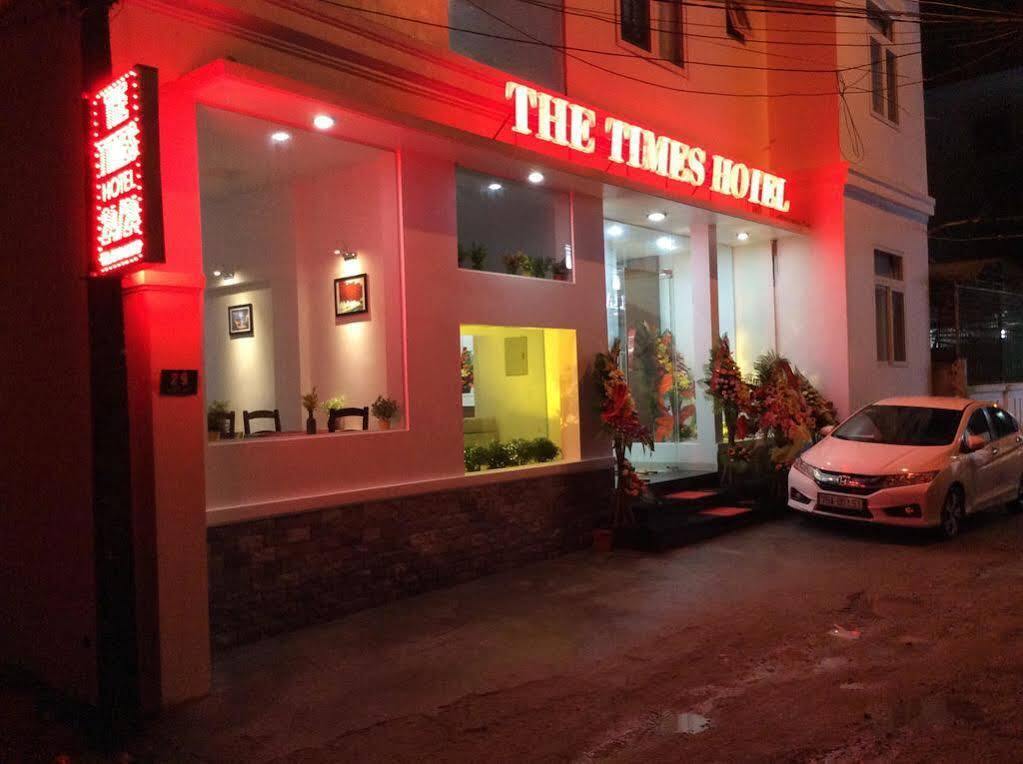 The Times Hotel Hue Bagian luar foto